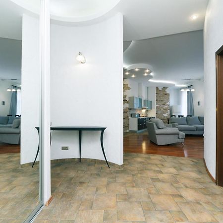 Lux Near Maidan, Khreschutyk 3Br Lägenhet Kiev Exteriör bild