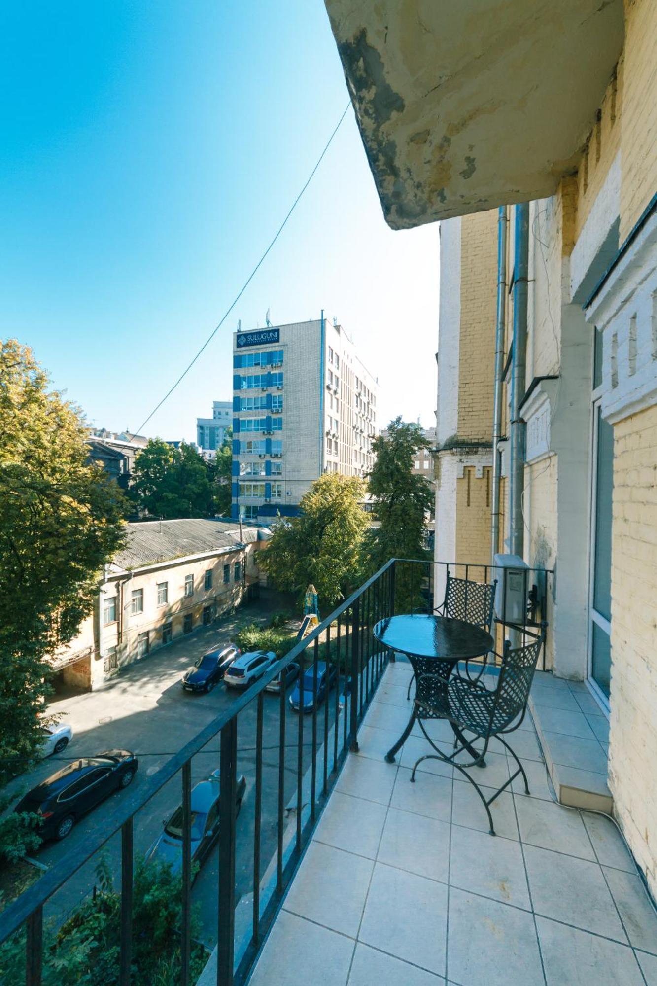 Lux Near Maidan, Khreschutyk 3Br Lägenhet Kiev Exteriör bild