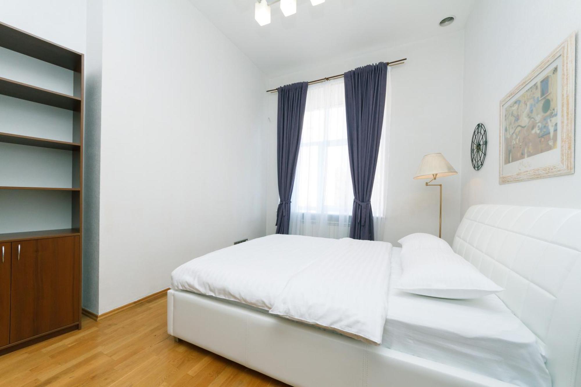 Lux Near Maidan, Khreschutyk 3Br Lägenhet Kiev Exteriör bild