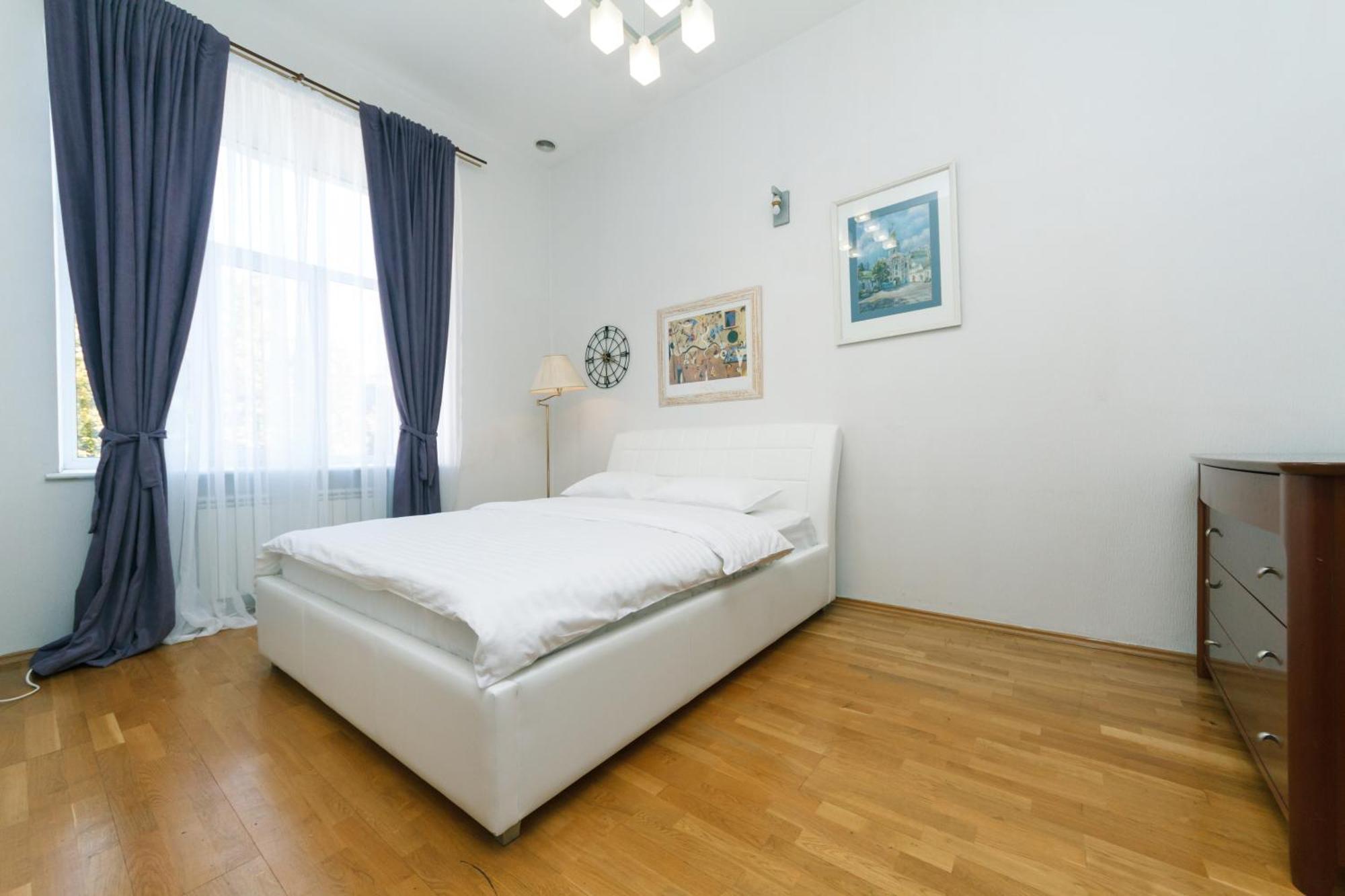 Lux Near Maidan, Khreschutyk 3Br Lägenhet Kiev Exteriör bild