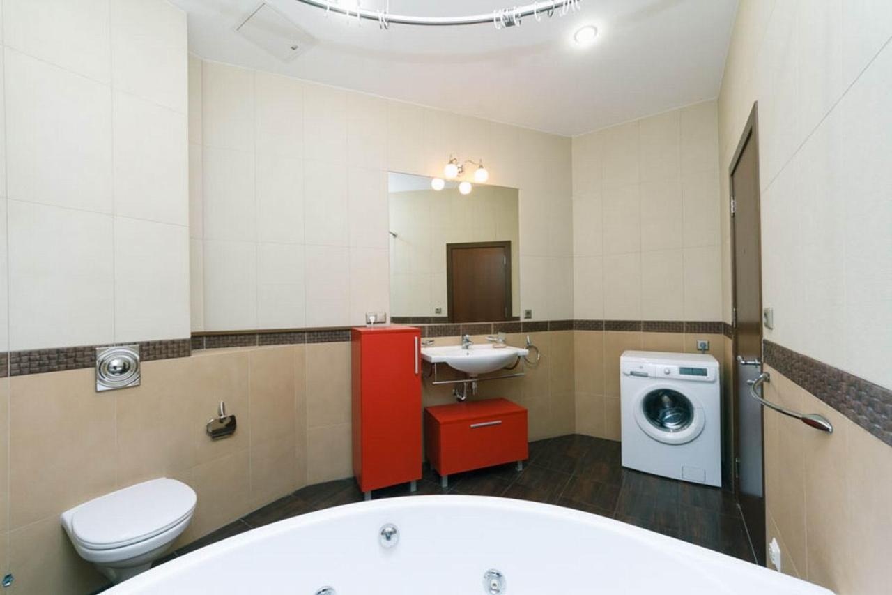 Lux Near Maidan, Khreschutyk 3Br Lägenhet Kiev Exteriör bild