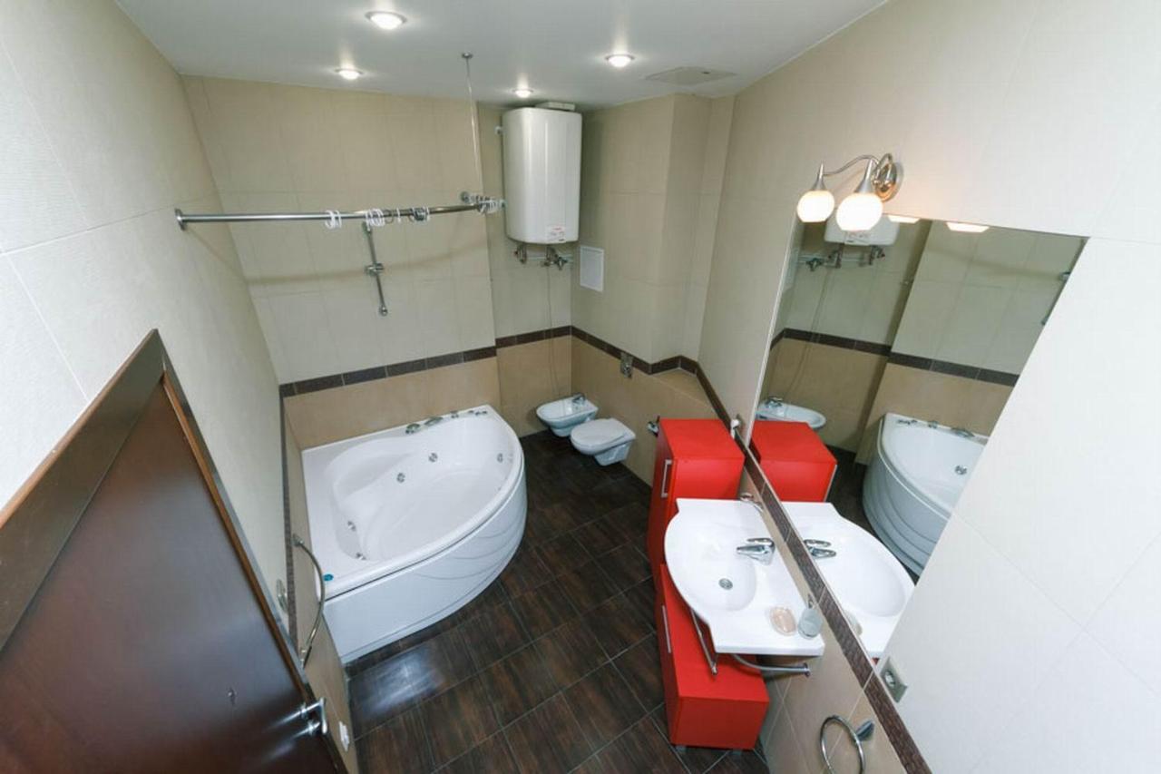 Lux Near Maidan, Khreschutyk 3Br Lägenhet Kiev Exteriör bild
