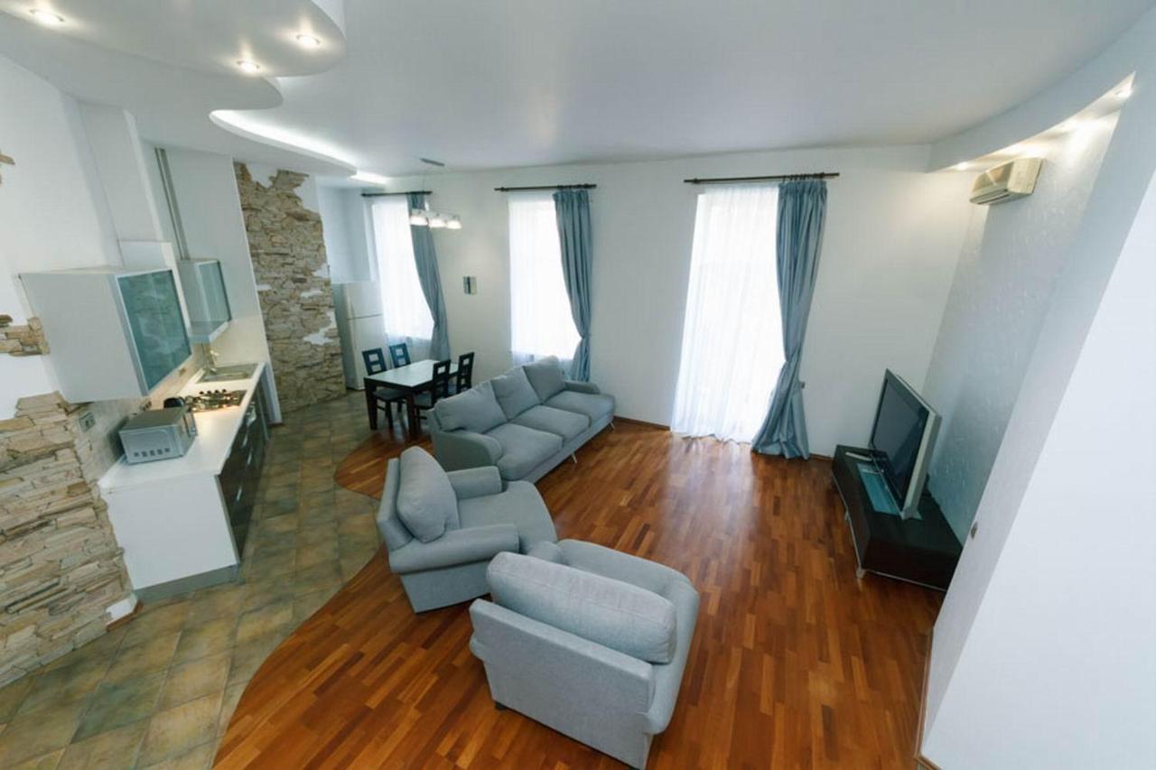 Lux Near Maidan, Khreschutyk 3Br Lägenhet Kiev Exteriör bild