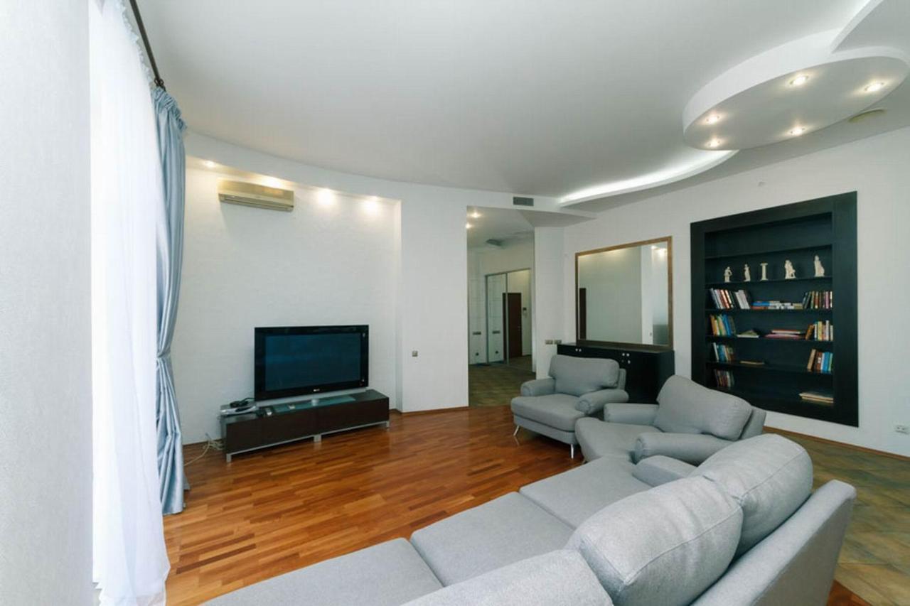 Lux Near Maidan, Khreschutyk 3Br Lägenhet Kiev Exteriör bild