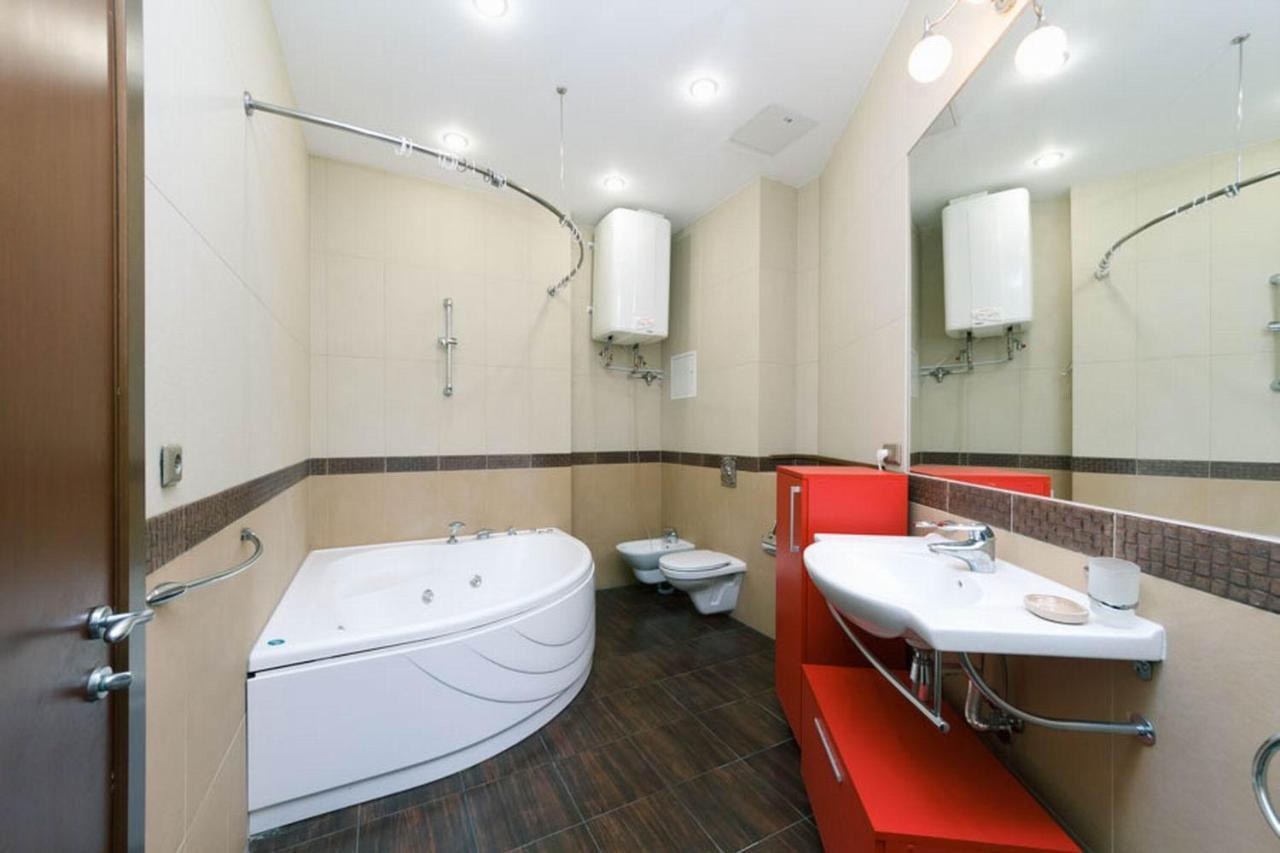 Lux Near Maidan, Khreschutyk 3Br Lägenhet Kiev Exteriör bild