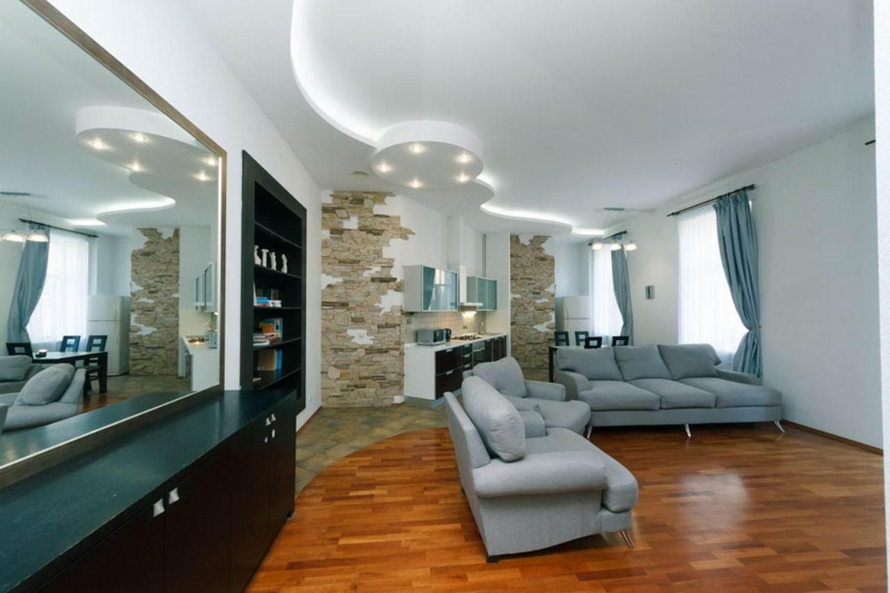 Lux Near Maidan, Khreschutyk 3Br Lägenhet Kiev Exteriör bild